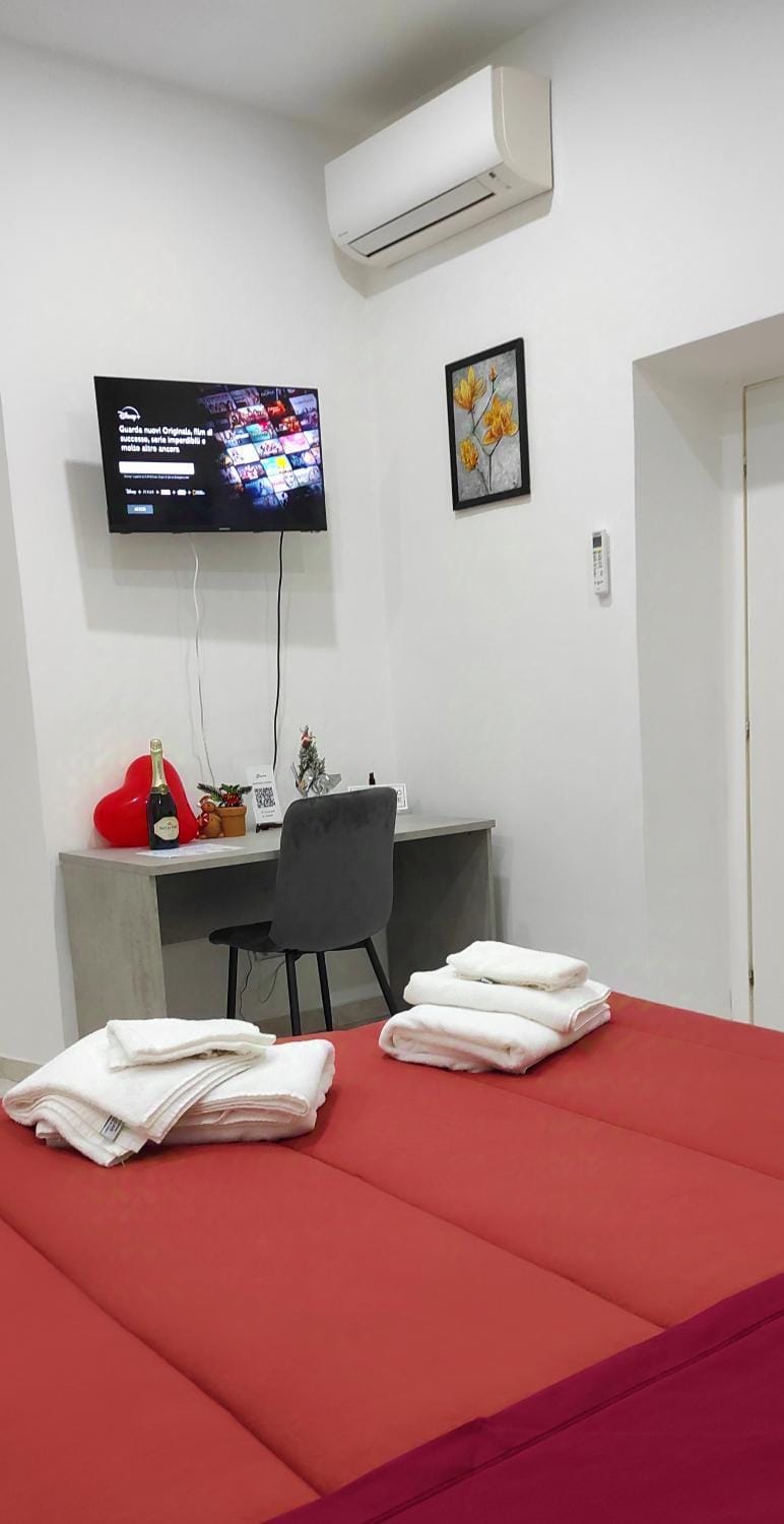 Photo of the whole room, Seating area