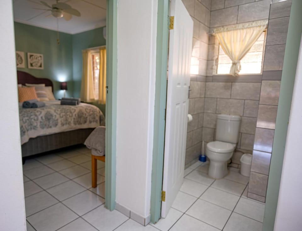 Toilet, Bed, Bathroom, Bedroom, towels