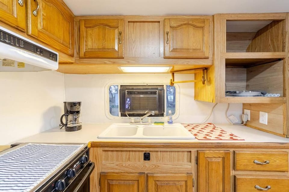 Shaanti Living Cozy Private Camper 2 House in Florida