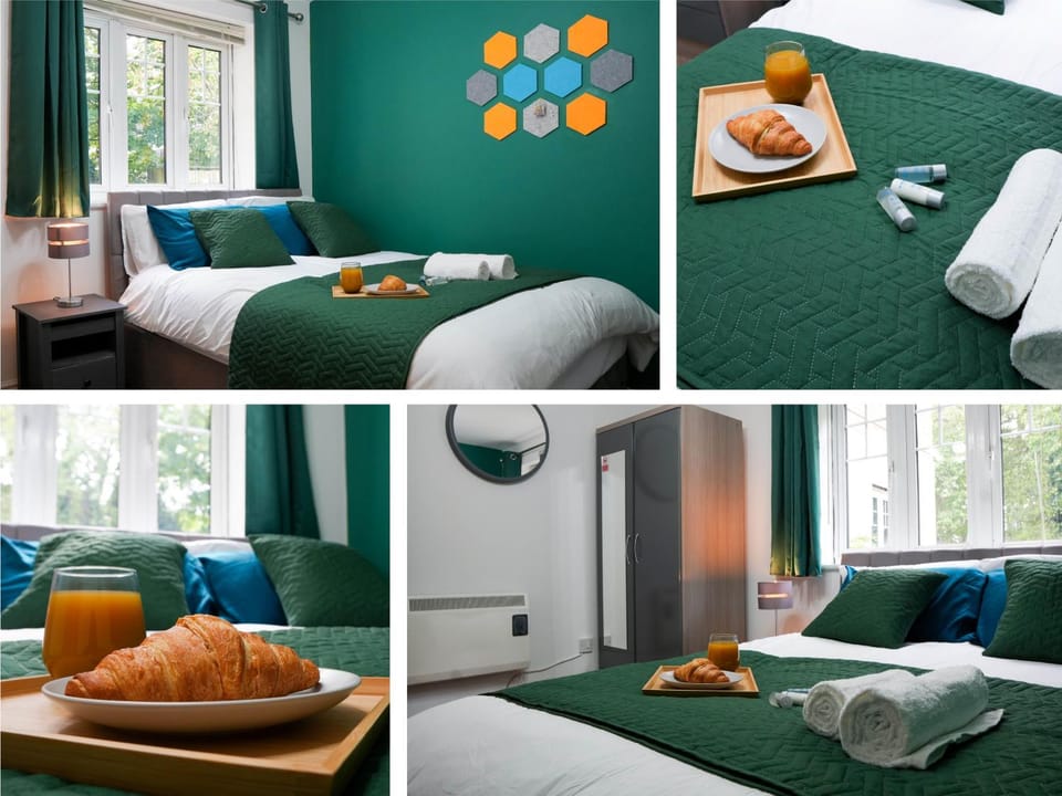 Bed, Photo of the whole room, Bedroom, towels