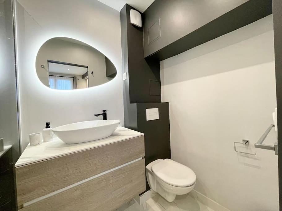 Charming Studio Paris Marais, République, Bastille Apartment in Paris
