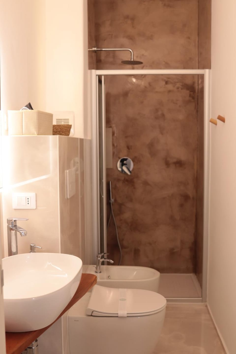 Shower, Toilet, Bathroom, bidet, hair dryier