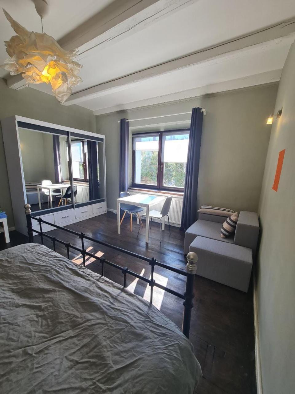 Bed, Photo of the whole room, Seating area, Bedroom