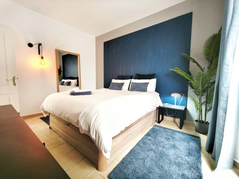 Bed, Night, Photo of the whole room, Bedroom