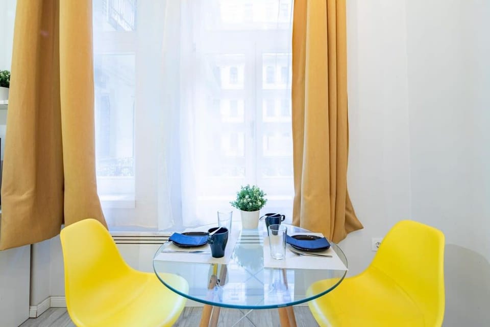 Very Central - Easy Use - Air Con Studio Apartment in Budapest