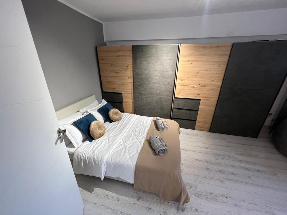 Casa Matei, rezerva acum studio ultracentral, design interior pe comanda, foarte curat, toate dotarile - filtru apa rece, fierbinte, self check in Apartment in Craiova