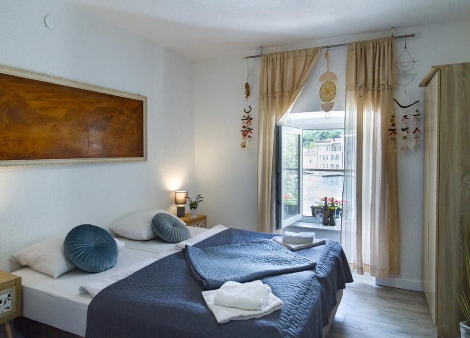 Apartments Coli app Afrodita & Antonia & Veronika Apartment in Primorje-Gorski Kotar County
