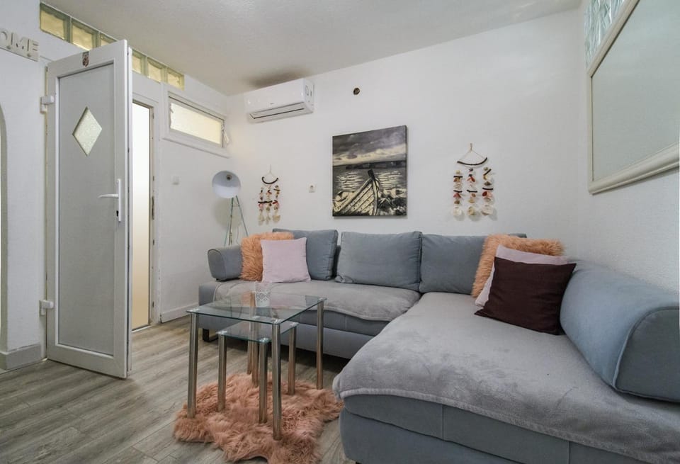 Apartments Coli app Afrodita & Antonia & Veronika Apartment in Primorje-Gorski Kotar County