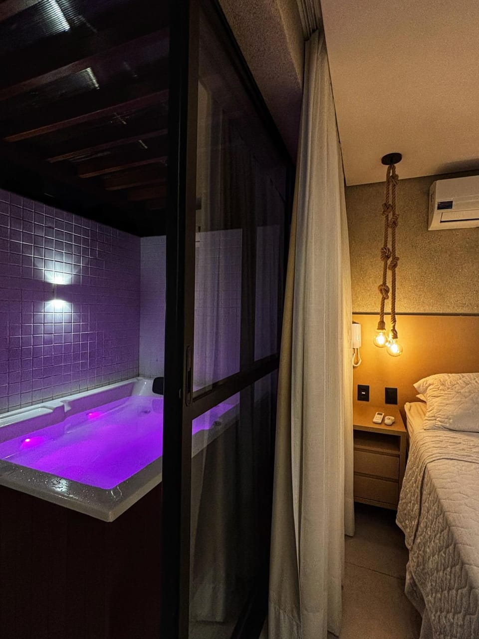 Hot Tub, Bedroom, Bath, towels