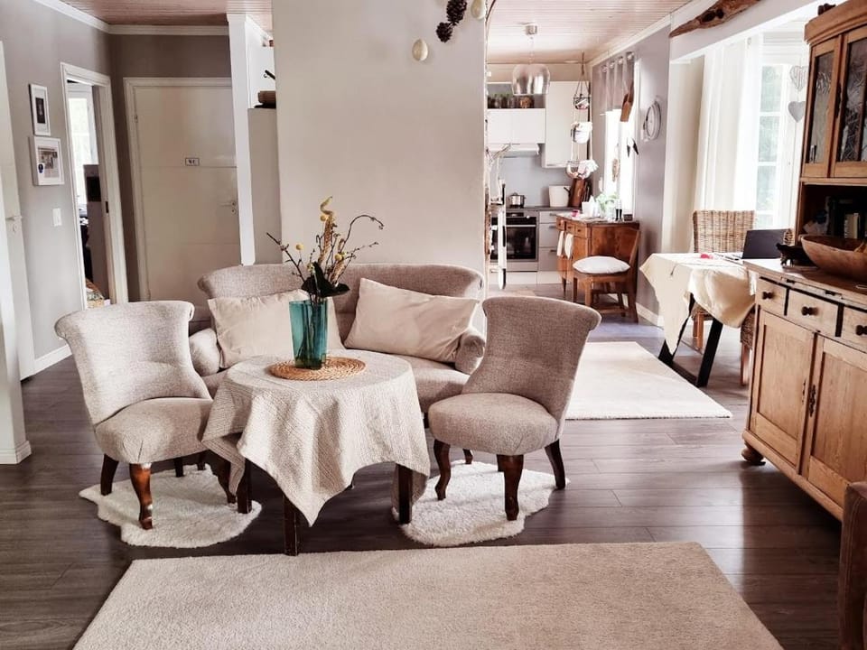 Living room, Seating area