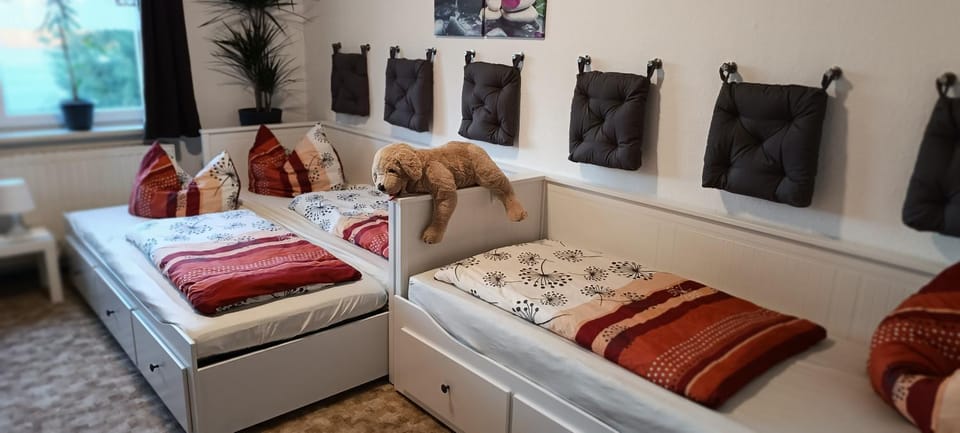 Bed, Living room, Photo of the whole room, Bedroom