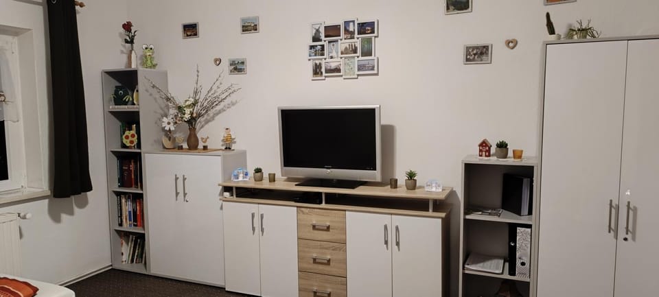 TV and multimedia, Bedroom, furniture