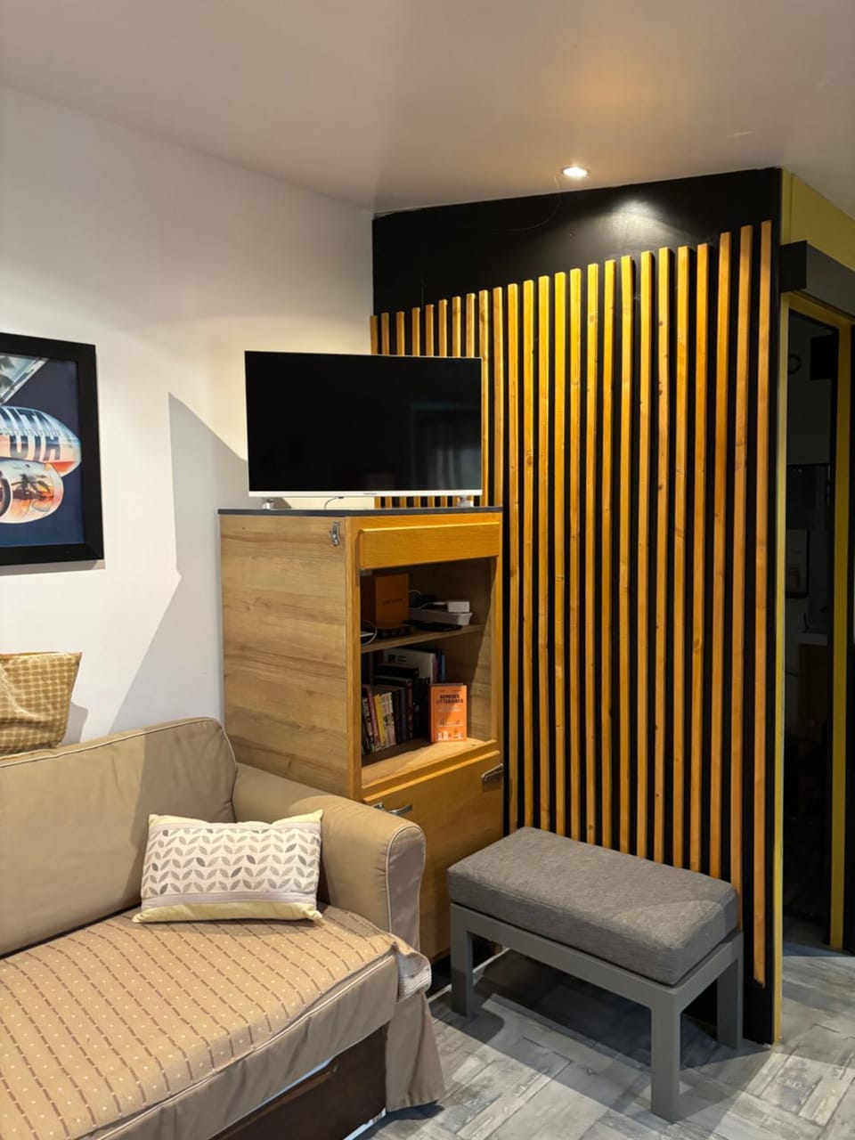 TV and multimedia, Seating area