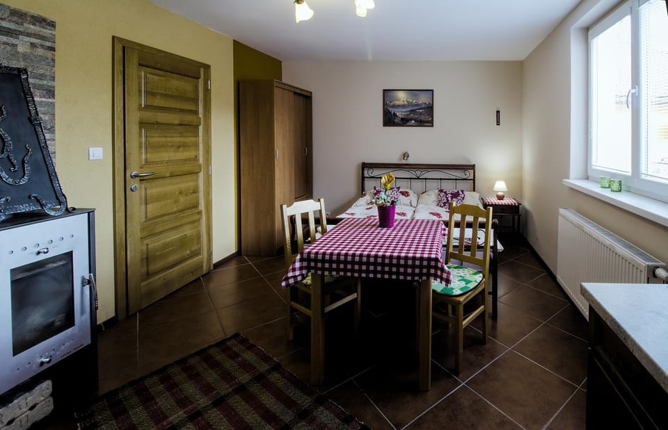Photo of the whole room, Seating area, Dining area