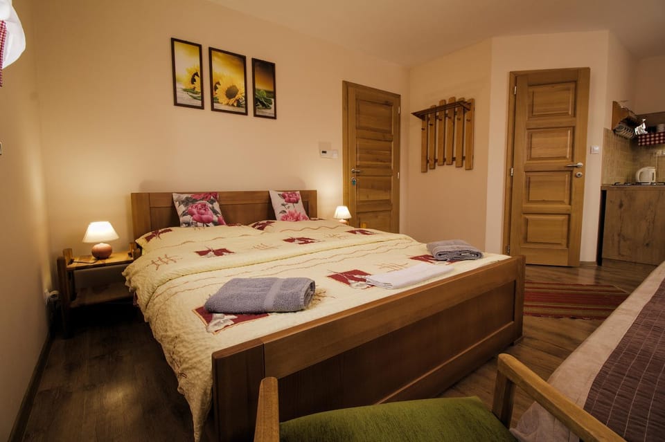 Bed, Photo of the whole room, Decorative detail, Bedroom