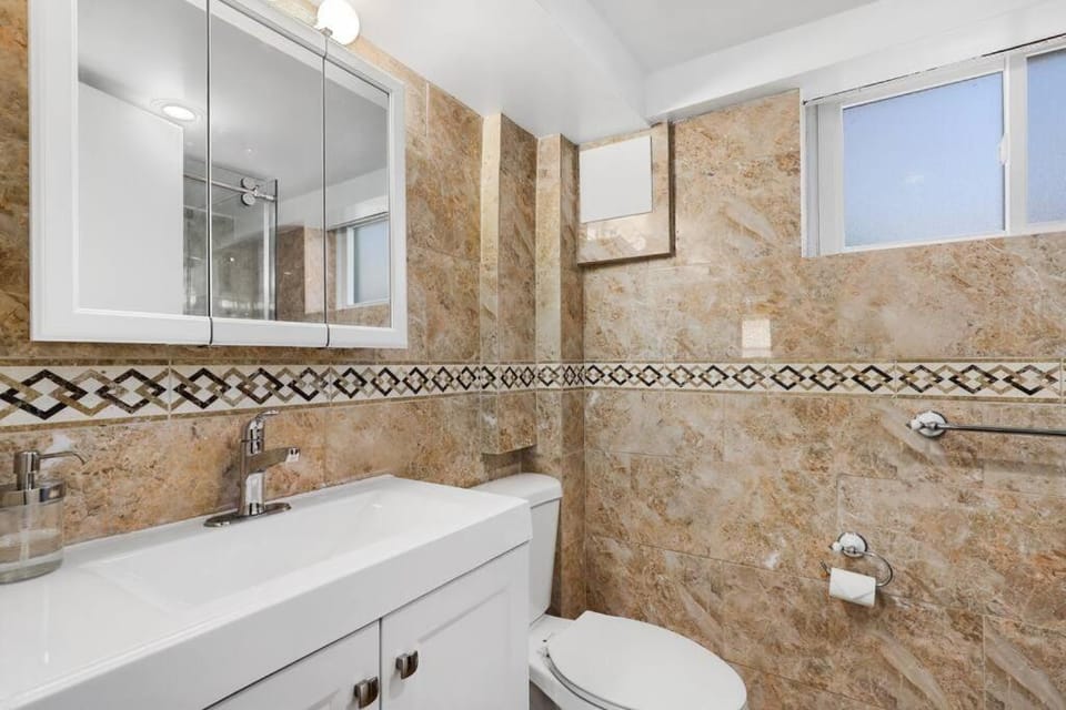 4 Bedroom 3 Bath Home in Quiet NYC Suburb House in Mount Vernon