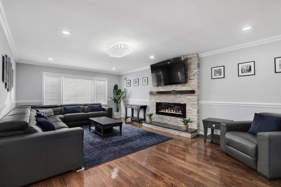 4 Bedroom 3 Bath Home in Quiet NYC Suburb House in Mount Vernon
