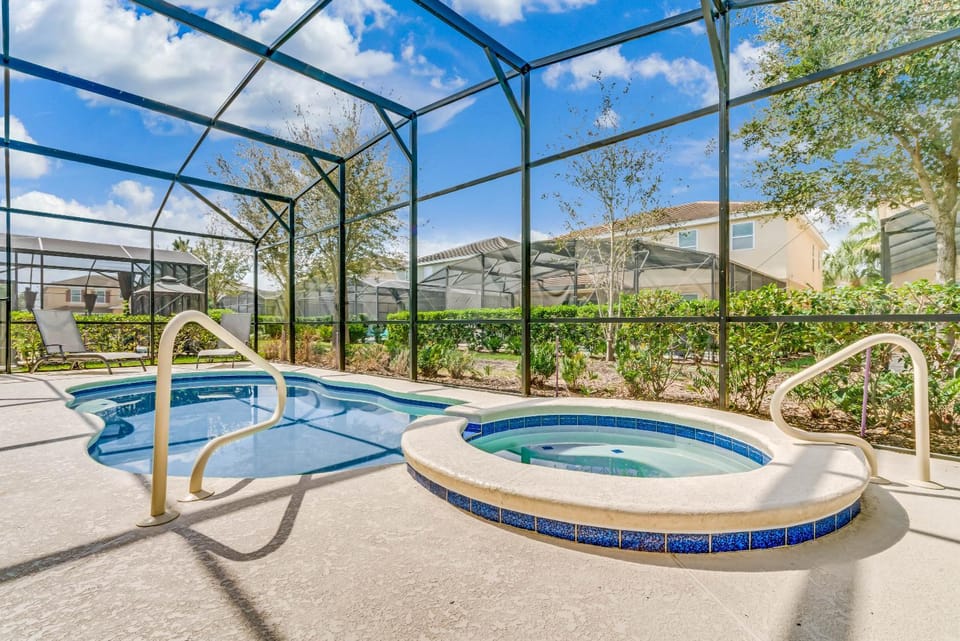 Patio, Natural landscape, Hot Tub, View (from property/room), Balcony/Terrace, Pool view, Swimming pool, sunbed