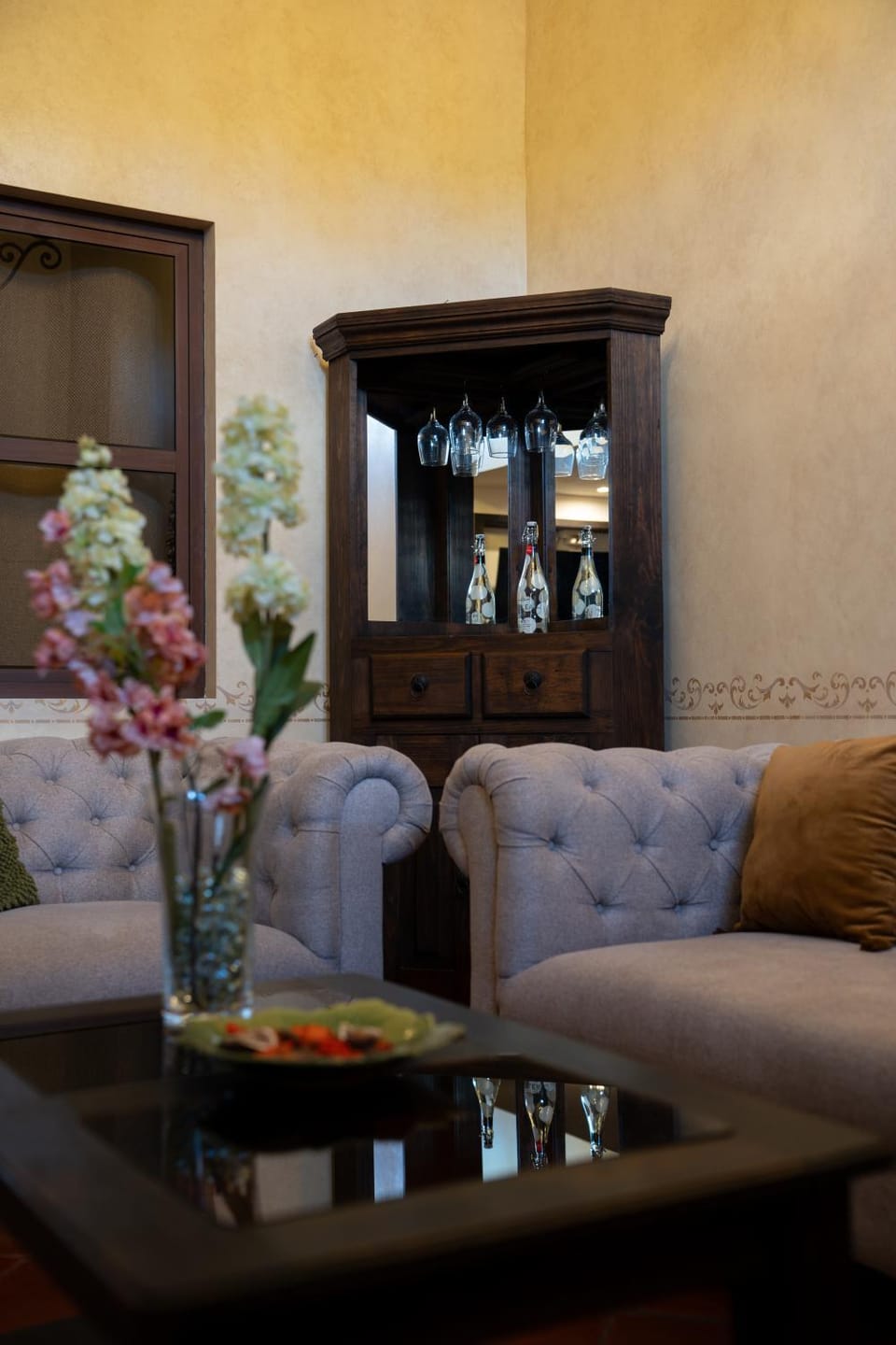 Living room, minibar