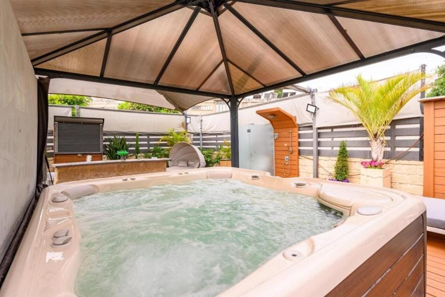 Hot Tub