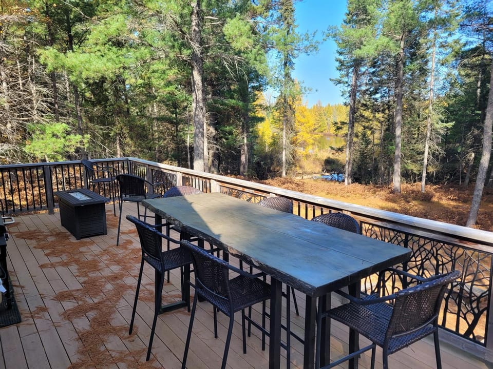 Hazel's Goose Creek Lodge - Private Riverfront! House in Michigan