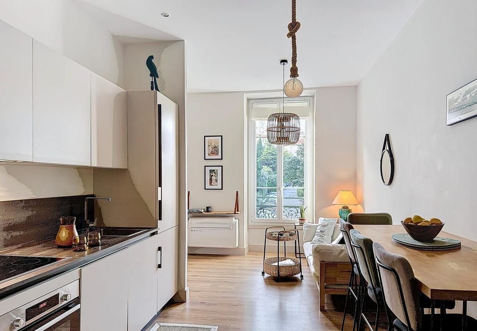 Dining area, dishwasher, oven, stove, kitchen, air conditioner