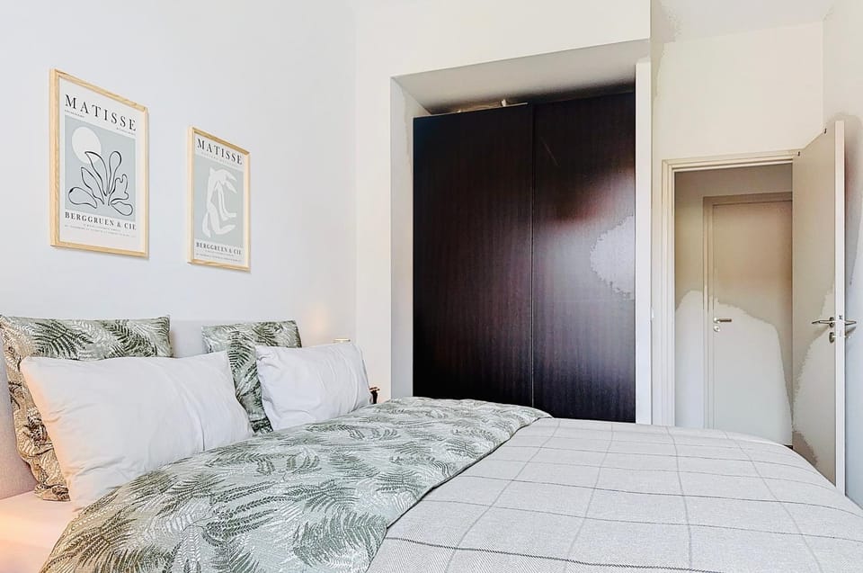 Bed, Photo of the whole room, Bedroom, wardrobe