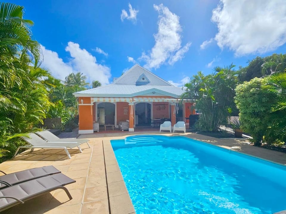 Property building, Garden view, Pool view, Swimming pool, sunbed
