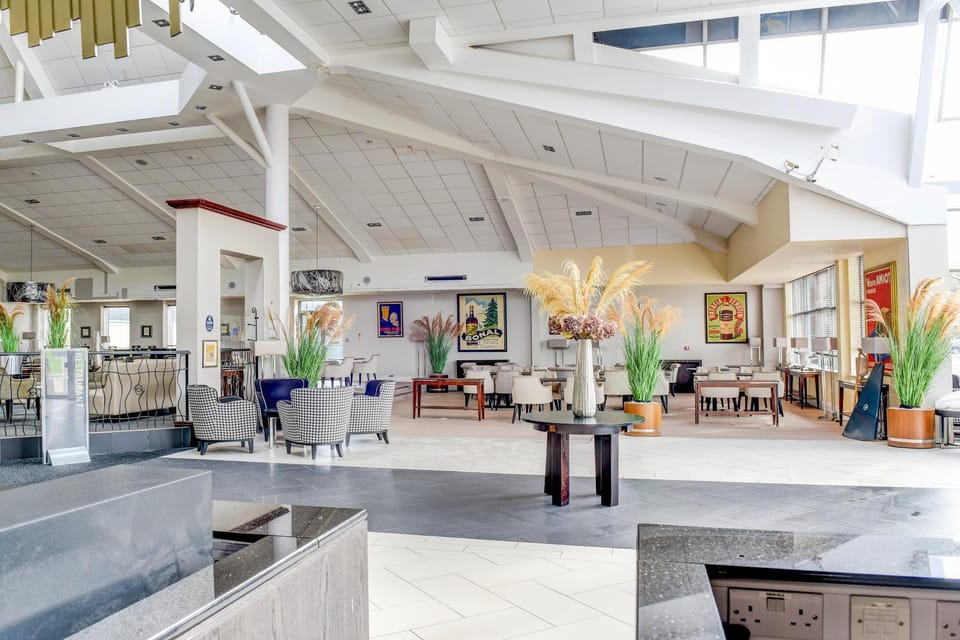 Restaurant/places to eat, Seating area