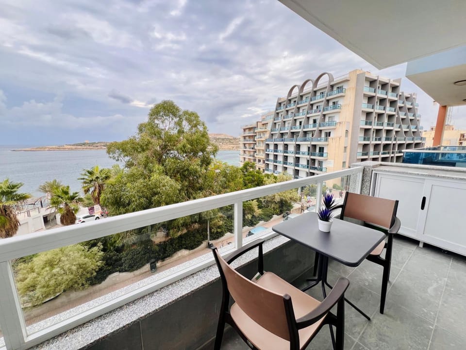 Beachfront Twin Room Vacation rental in Saint Paul's Bay