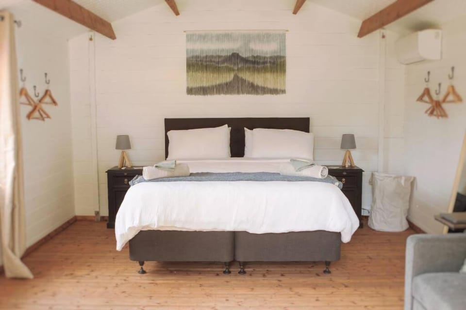 Bed, Photo of the whole room, heating, air conditioner