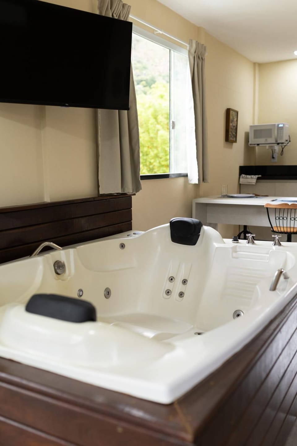 Hot Tub, Bathroom