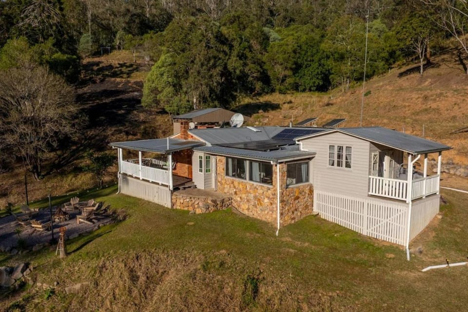 Bellbird Rise Off-Grid Cottage House in Kenilworth
