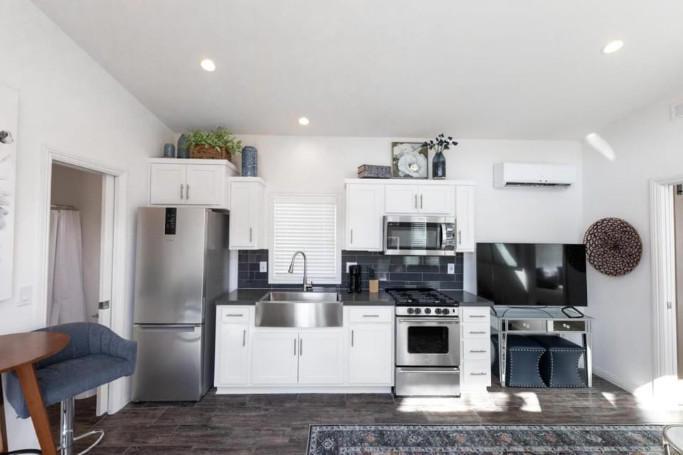 Kitchen or kitchenette, oven, stove, air conditioner