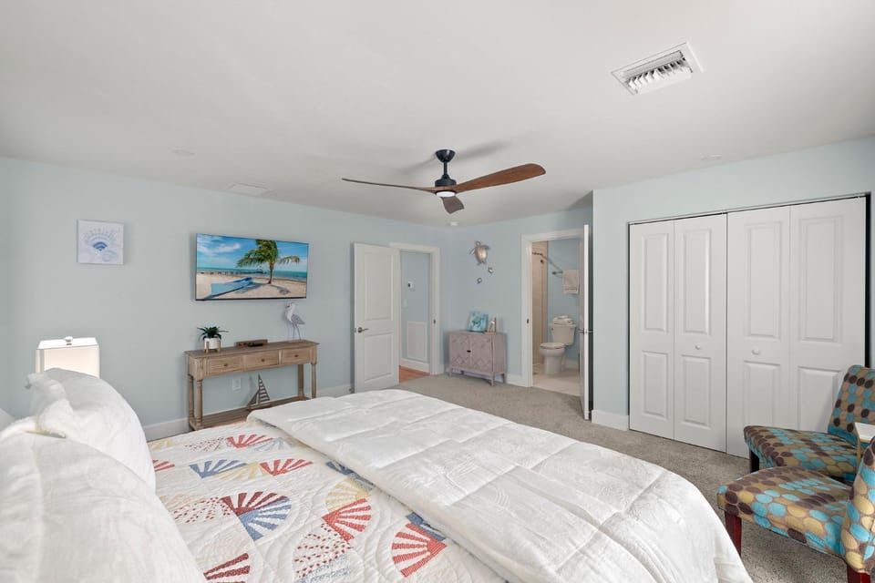 Bed, TV and multimedia, Photo of the whole room, Bedroom, wardrobe