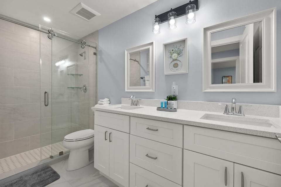 Shower, Toilet, Bathroom