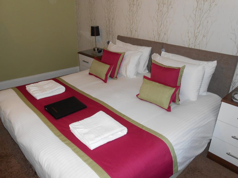 Bed, Coffee/tea facilities, Seating area, Bedroom