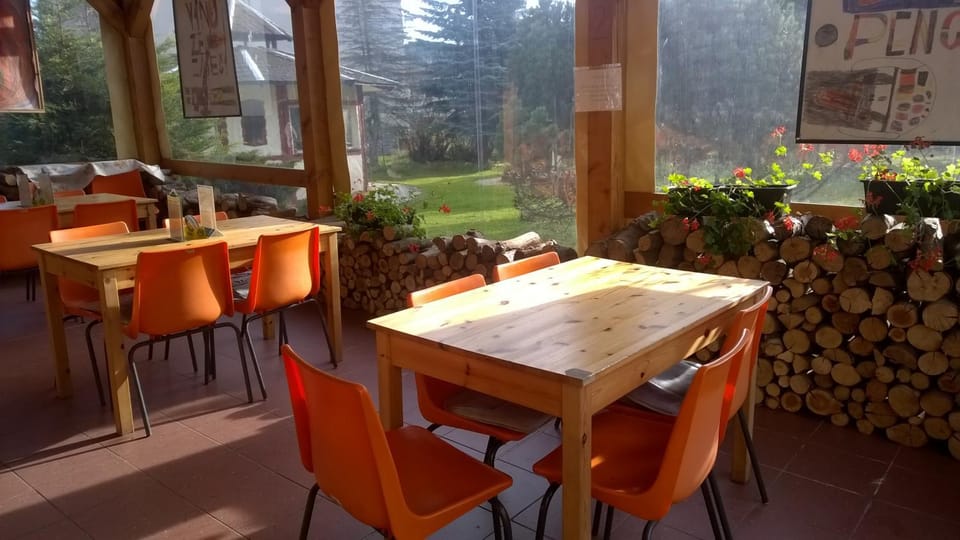 Restaurant/places to eat, Balcony/Terrace