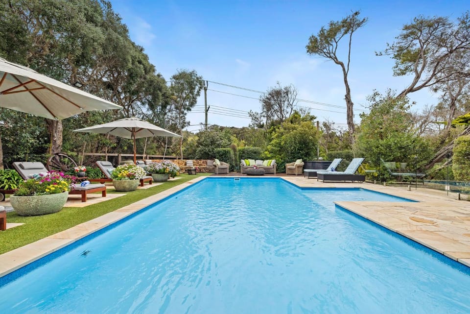 Garden view, Pool view, Swimming pool, sunbed