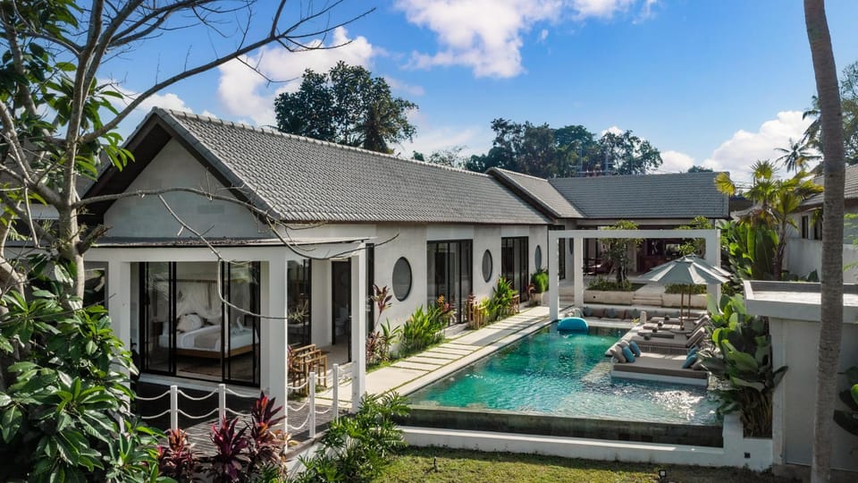 Property building, Pool view, Swimming pool, sunbed