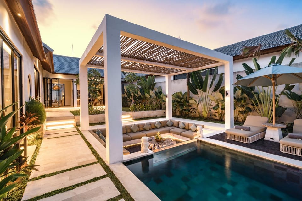 Property building, Seating area, Pool view, Swimming pool, sunbed