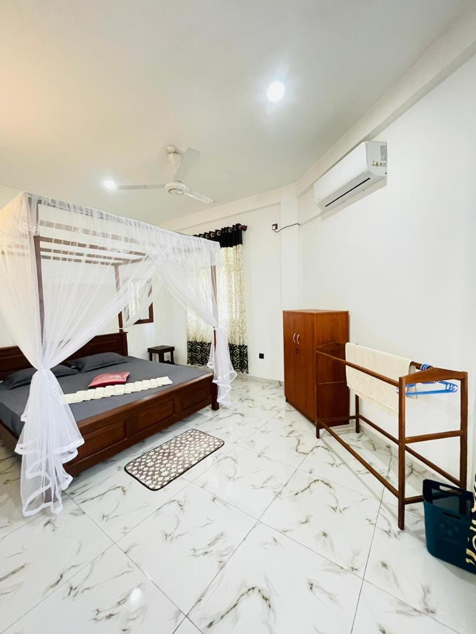 Bedroom, air conditioner