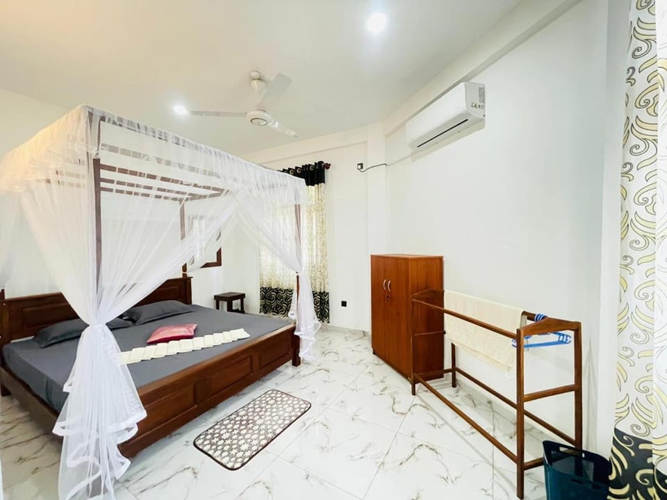 Bed, Photo of the whole room, air conditioner