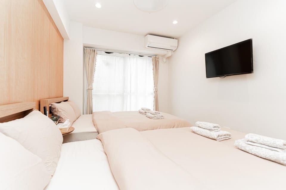 Bed, TV and multimedia, Photo of the whole room, towels, air conditioner
