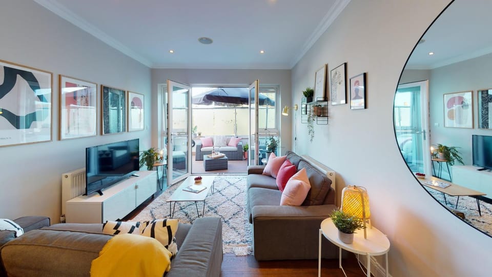 Communal lounge/ TV room, Living room