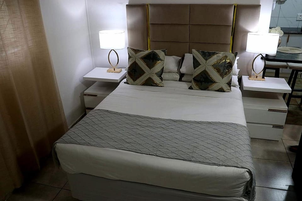 Optimum Stay Self Catering Accommodation - Deluxe Room Apartment in Cape Town