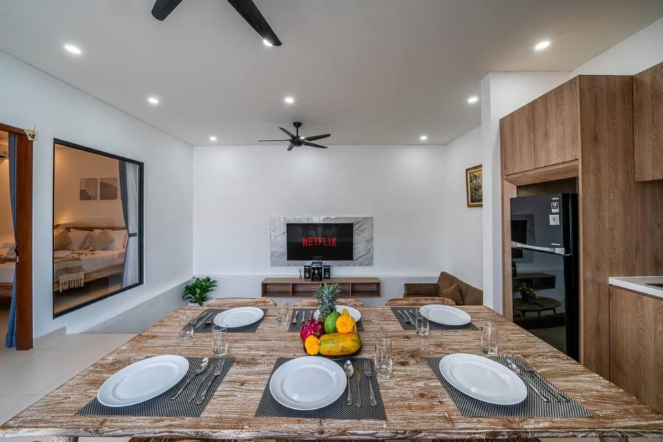 Kitchen or kitchenette, Living room, Dining area, Bedroom