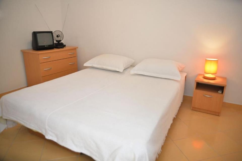 Apartment Mladenka Apartment in Murter