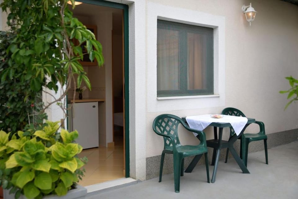Apartment Mladenka Apartment in Murter