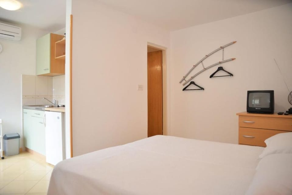 Apartment Mladenka Apartment in Murter